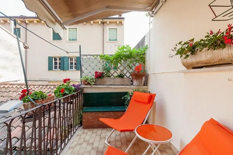 Apartament La Terrazza Sul Teatro Werona